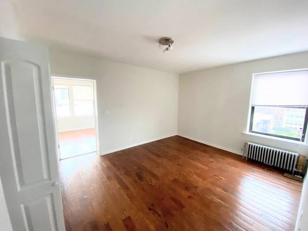 $3,750 / 3br - Lakeview Three Bed! Heat Included! Huge private outdoor space! (Lakeview)63960009568899123