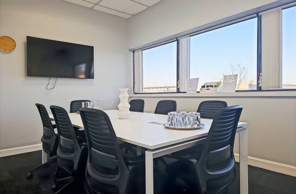 $175 24/7 access to your dedicated workplace-all amenities included! (New London)64194824683266124