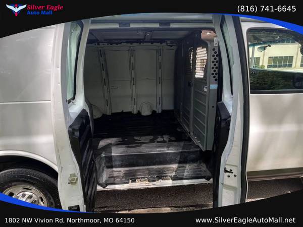 2017 Chevrolet EXPRESS 2500 - Photo 9
