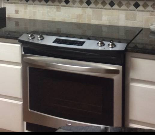 Electric Drop In Range - Great Stove - Excellent Condition 1