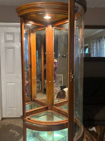 Corner mirror display case 1