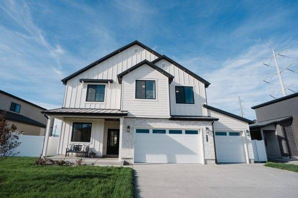 First 2 weeks Free!!! Beautiful like new home with amazing mountain vi 1