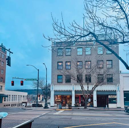 Commercial Office Spaces AVAILABLE on The Wenatchee Ave! 1