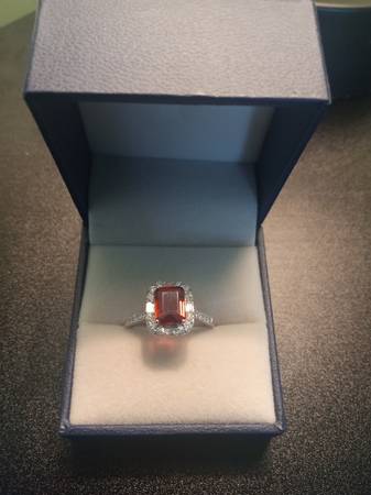 Anillo de plata esterlina de 2,50 quilates con rubí y diamantes fabricado en laboratorio - $1.365