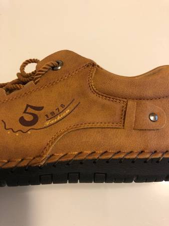 Nuevos zapatos para hombre - Talla 10 - $50 (Ozark)63440421040515121