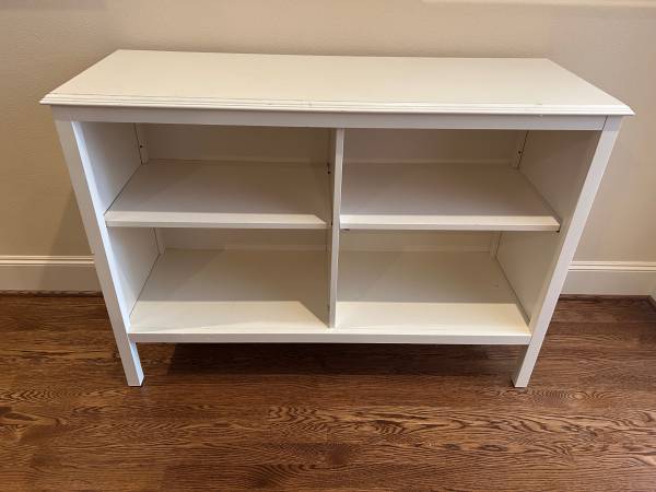 White bookcase 1