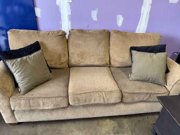 Free Couch 1