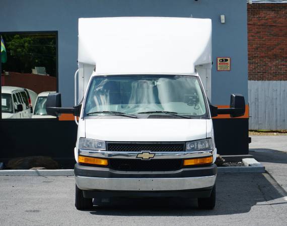 2021 CHEVROLET EXPRESS 4500 CAMIÓN DE CAJA 14 PIES DE CARGA - EXCELENTE CAMIÓN - $17,993 (KENNESAW)63620302096129121