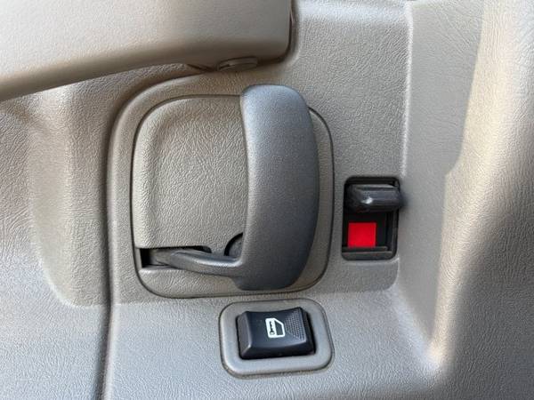 2022 Chevrolet Express - Photo 6