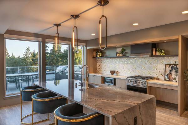 $2,257 / 1br - 632ft2 - Stunning, Affordable 1 BR /1 BA  with Wood-Style Flooring (Downtown Bellevue)63934420243202121