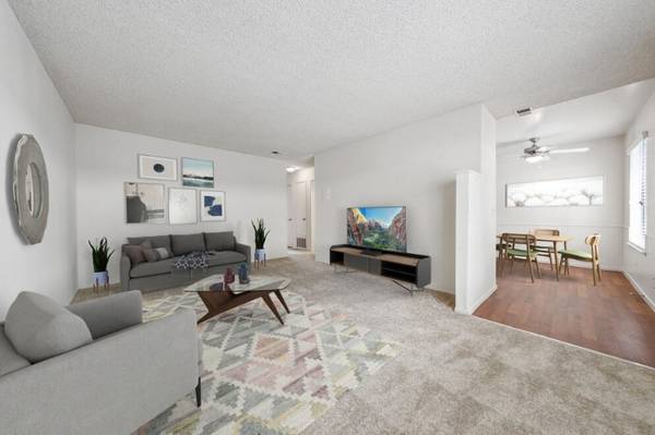 2 Bed - 1 Bath, Large Kitchen w/ Breakfast Bar, Pet-Friendly 1