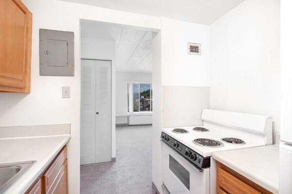 1/bd 1/ba, Recycling, Spacious Closets 1