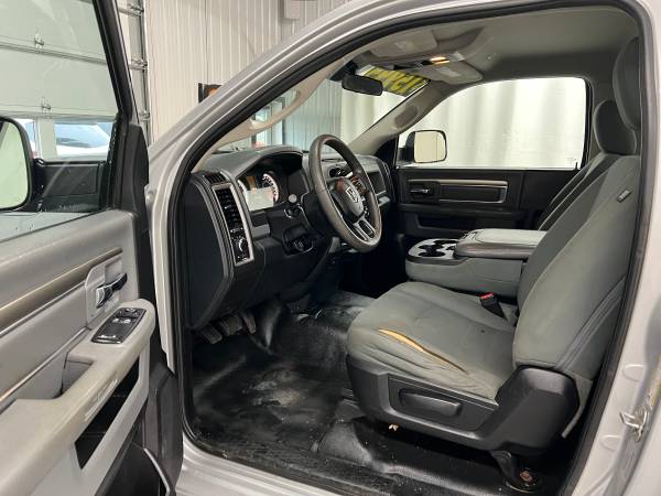 2017 RAM 3500 Tradesman 2dr - Photo 7