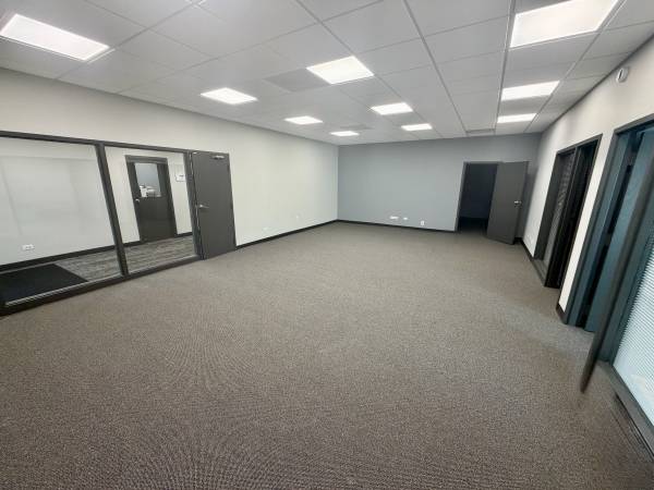 $1,200 / 1250ft2 - GRAYSLAKE -  NEWLY RENOVATED 1,250 SQ FT OFFICE SPACE/SUITE (Grayslake)63898472992259121