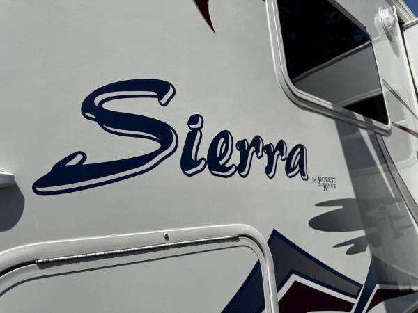 2005 Forest River Sierra 27Q REMOLQUES Y AUTOCARAVANAS DE UN SOLO DUEÑO - $11,500 (Steve & Sons Auto Sales LLC)63498163331715123