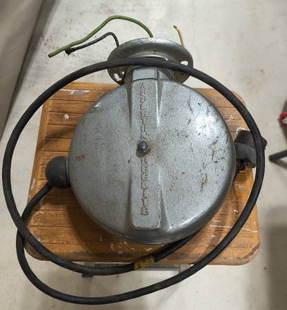 Heavy duty Appleton Electric Reelite industrial retractable extension 1