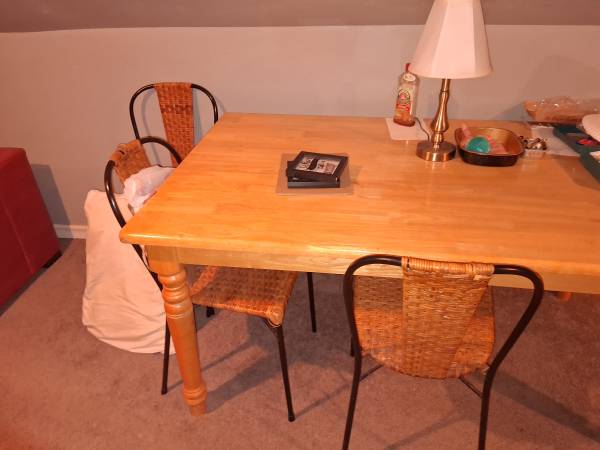 Table & 4 chairs 1