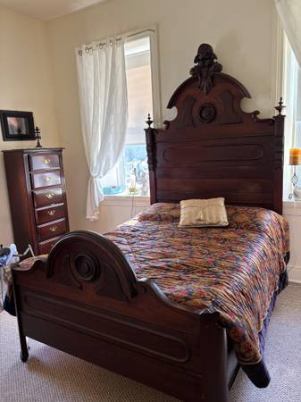 ANTIQUE 2 full size bed frames 1