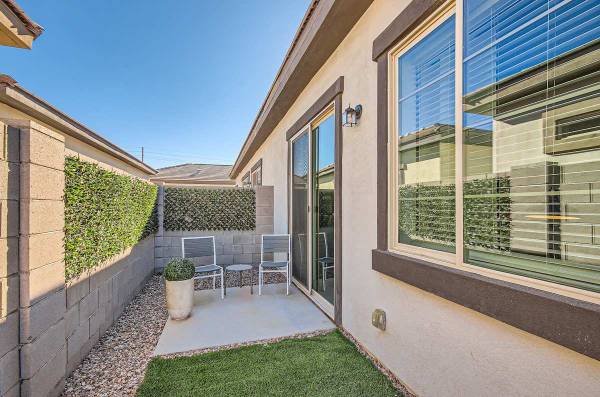 **Lease & Enjoy FREE Rent**Pet Park, Lush Courtyards 1