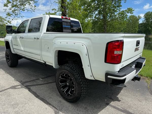 2016 GMC Sierra 2500HD Denali Crew Cab 4WD - $39,900 (Forsyth, MO)63621986742787124