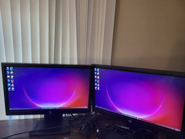 TWO HEWLETT PACKARD LCDS 1