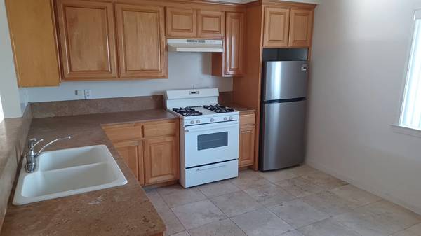 Newly Remodeled 2-Bed, 1-Bath Corner Unit – Private, Secure, & Excepti 1