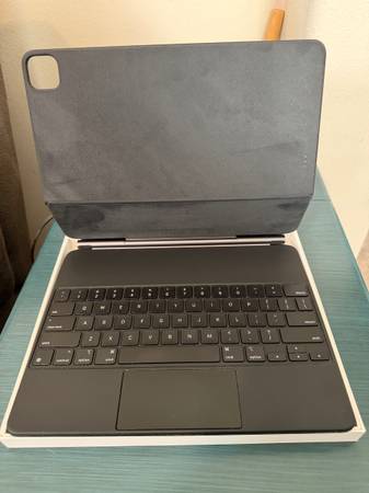 Apple Magic Keyboard for iPad 12.9 3rd, 4th, & 5th gen 1