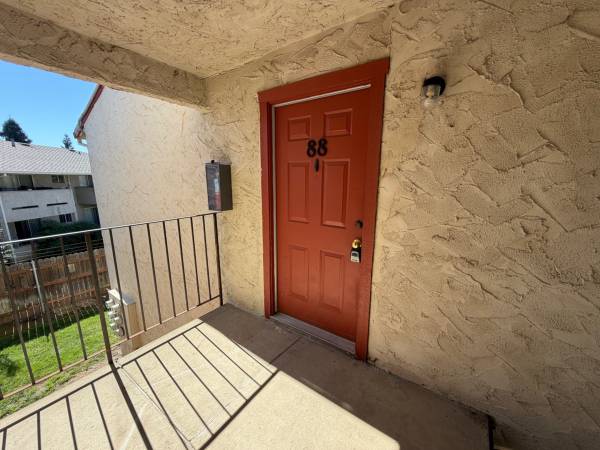 Upstairs 1 bedroom 1 bath available 1