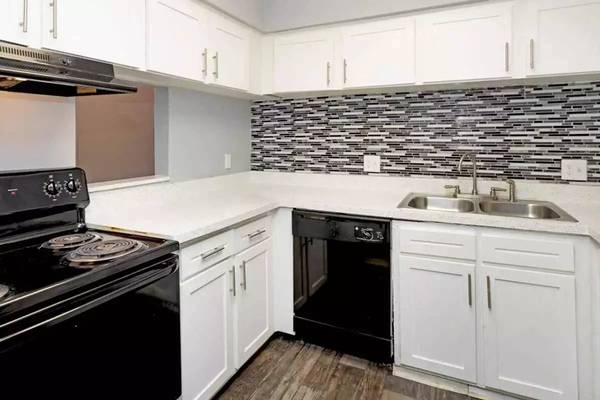 Great Pet-Friendly Community in Jacksonville! Ask for details! 1