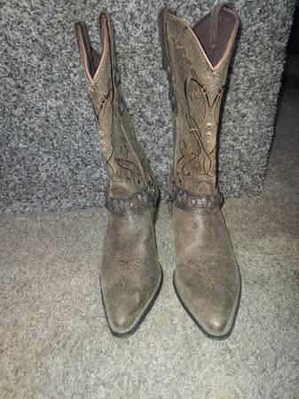 Womens 8M Cowboy Boots 1