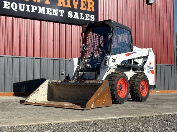 Bobcat S550 Closed Cab Skid Steer 1