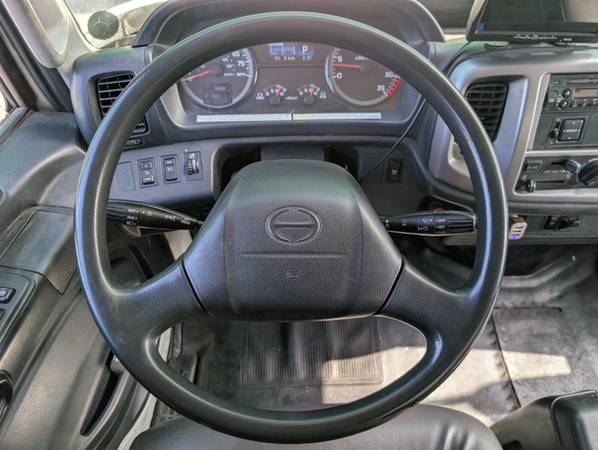 2015 Hino 268 - Photo 15