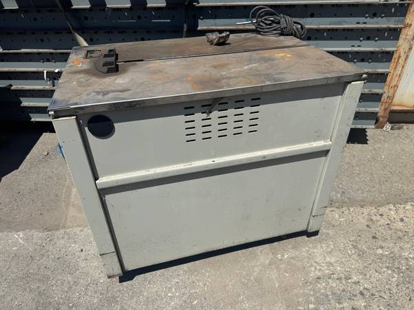 Uline H-32 Semi-Automatic Poly Strapping Machine 1