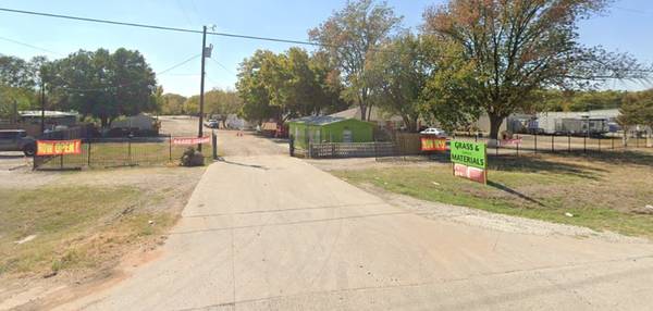 Secure Outdoor Storage, Contractors, Trailers, Fleet Parking, Bobtails 1