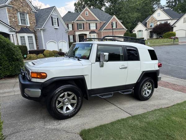 2014 Toyota FJ Cruiser 4X4 (White) - Adventure Ready and Fully Loaded - $28,00063620834172673121