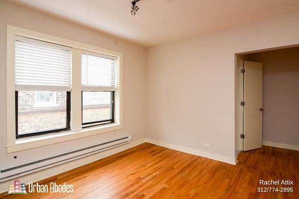 $1,550 / 400ft2 - $300 OFF 1ST MONTH! Logan Square Studio w/Modern Kitchen, Avail. Now! (Logan Square)63899123369603123