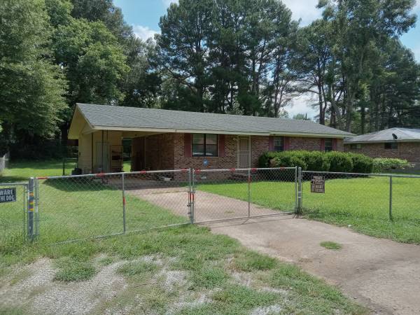 $121,500 / 2br - 1228ft2 - $121,500.  95-100% bank financing.  Brick Home on quiet Street! (Booneville)63612007346945120