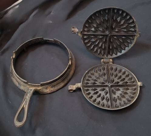1920's A.G. Patton  Model 7/8 Cast Iron Flip Flop Waffle Iron w/ Base 1