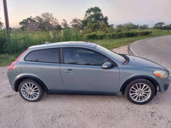 2011 c30 1
