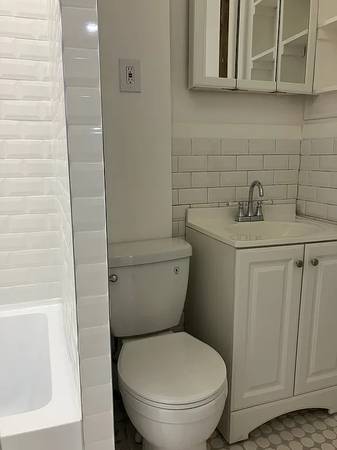 $3,150 / 2br - 850ft2 - 850ft2 - 🌟 Crown Heights Brownstone Gem – Spacious 2BR + Home Office (Crown Heights)63788575151107122
