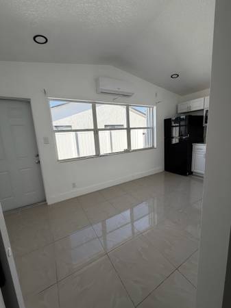 🏡 EFFICIENCY EN RENTA – DEERFIELD BEACH, FL – $1,500 AL MES 1