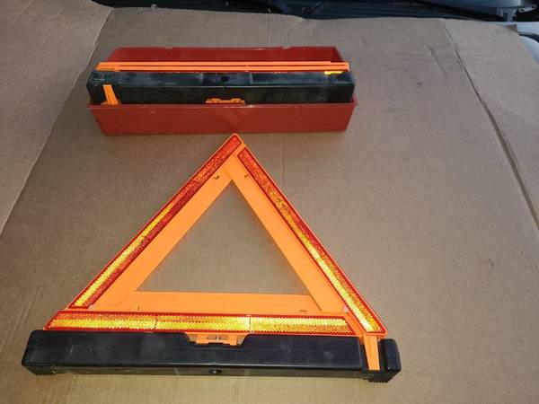 (3) Warning Triangle Flare Kit 1