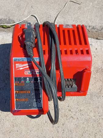 Milwaukee M12 and M18 Battery Charger 1