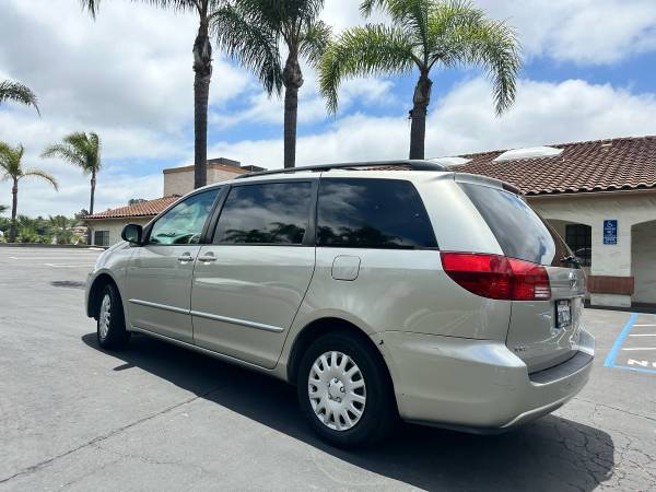 2005 Toyota Sienna LE - $3,800 (Vista)63624764612481124