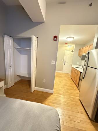 Estudio Winthrop de $1,800 | Mascotas negociables | Cerca de la playa Winthrop (Point Shirley)63614110201729123