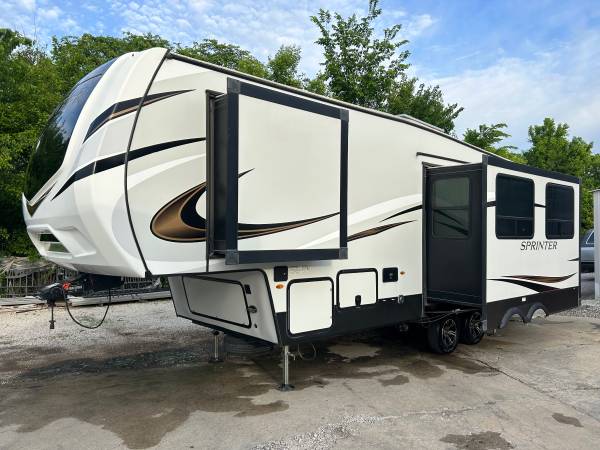 2022 Keystone Sprinter 22ML fifth wheel camper. Like new MUST SEE 1
