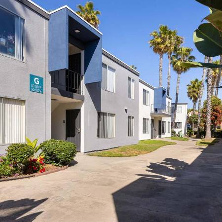 $2,328 / 1br - 700ft2 - Assigned Parking, Laundry, Pool, Close to Colleges (Pacific Beach)64037042404993123