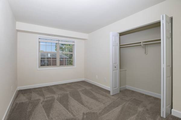 $1,810 / 1br - 850ft2 - Spacious Rooms, Large Walk-In Closets, ½ Mile to 49563779464791683123