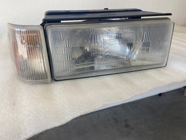 1987-91 Volvo 780 head light 1