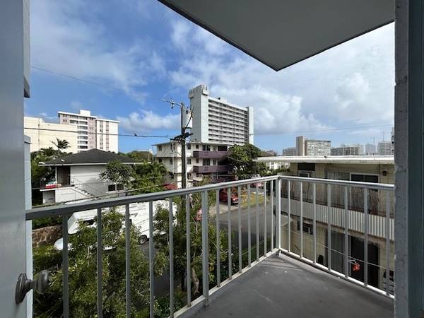 $2,014 / 1br - 494ft2 - Renovated w/loads beautiful natural light (Makiki)63939396668290120